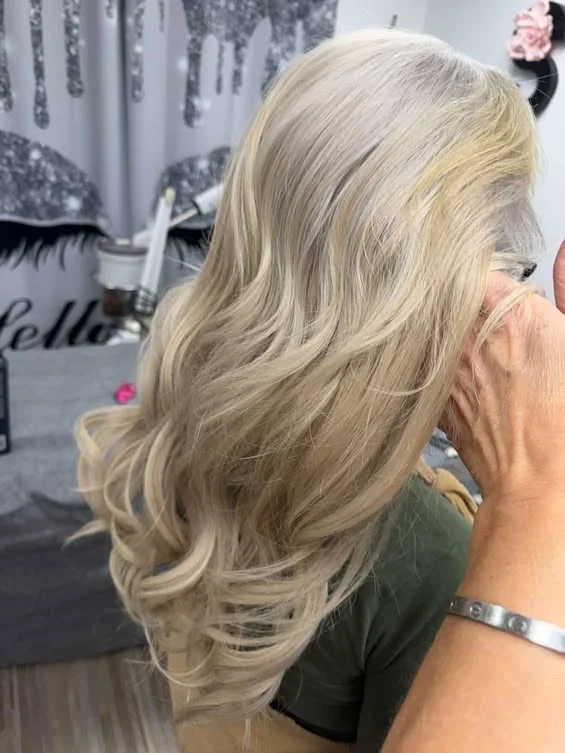 Long blonde waves with added volume
